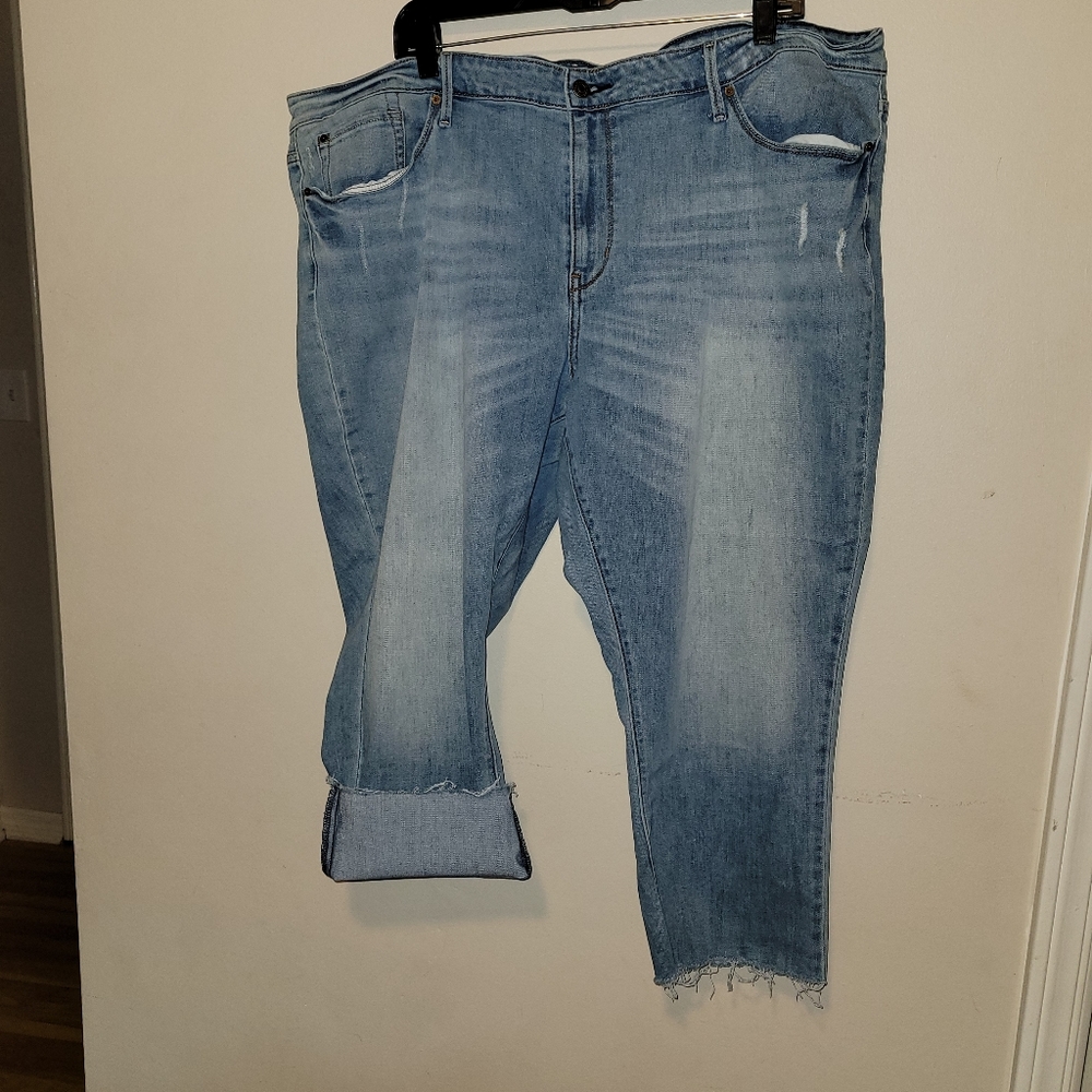Signature by Levi Strauss Slim-Crop Jeans